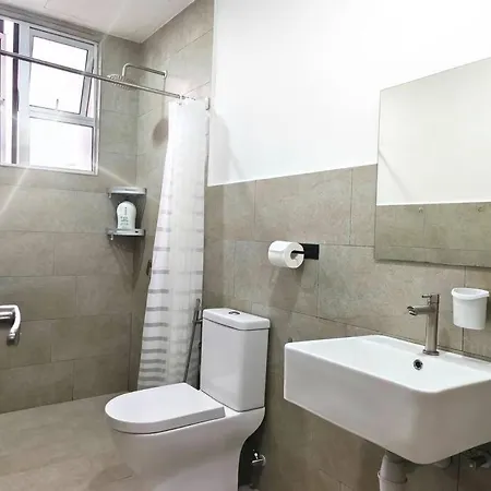 Lv8 Mesrahomez Poolview 1-3 Pax Kuantan Exterior photo