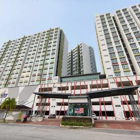 Lv8 Mesrahomez Poolview 1-3 Pax Kuantan Exterior photo