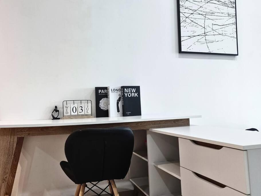 Lv8 Mesrahomez Poolview 1-3 Pax Apartment