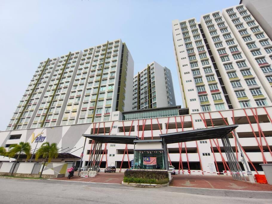 Lv8 Mesrahomez Poolview 1-3 Pax Apartment Kuantan